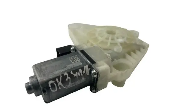 Volkswagen PASSAT B8 Rear door window regulator motor 5Q4959802D