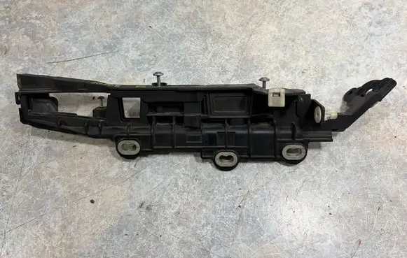 BMW 5 G30 G31 G38 Other engine bay part 9334790