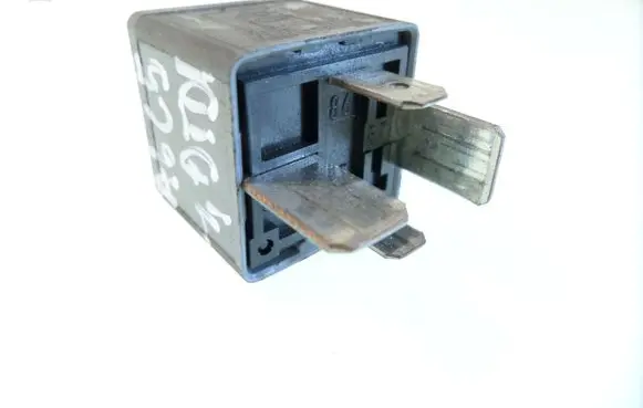 Audi A6 S6 C5 4B Other relay 8D0951253 370