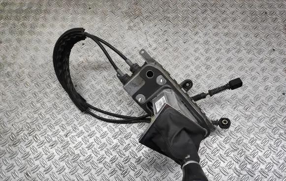 Volkswagen PASSAT B7 Gear shifter/selector 3C0711049AE 13557923C0 135579230