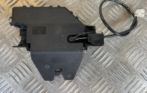BMW 3 E90 E91 Tailgate/trunk/boot lock/catch/latch 8196401 7117927