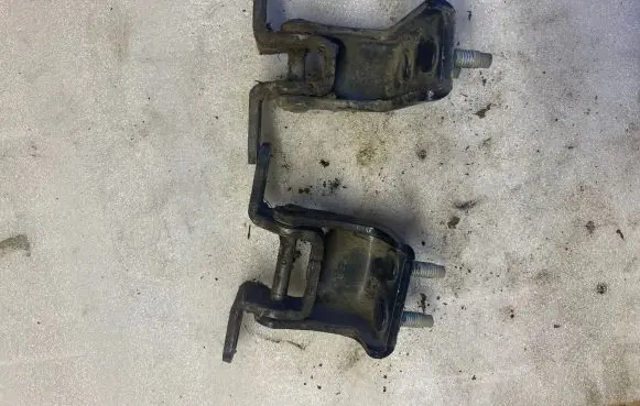 Rear door hinge set