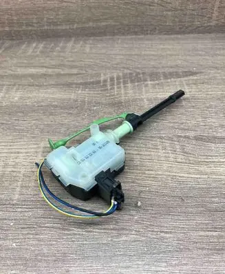 Volvo V60 Fuel tank cap lock motor 86113136