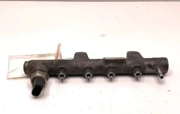 Skoda Fabia Mk3 (NJ) Fuel pressure sensor 04B130093