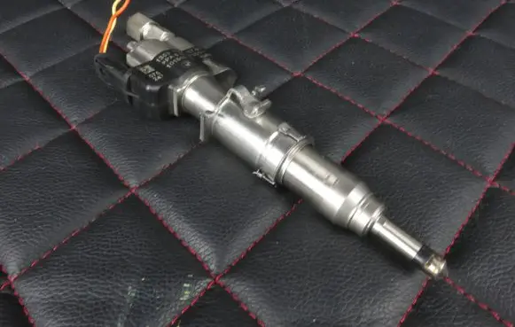 BMW 3 E90 E91 Fuel injector 7565137 10181010