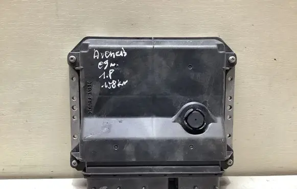 Toyota Avensis T250 Engine control unit/module 8966105D81