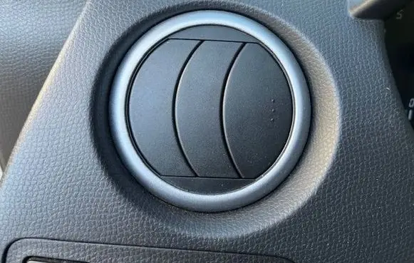 Suzuki Swift I Dash center air vent grill 