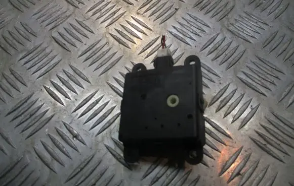 Nissan Primera A/C air flow flap actuator/motor 3C27030850