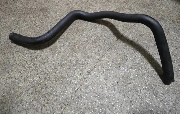 Coolant pipe/hose