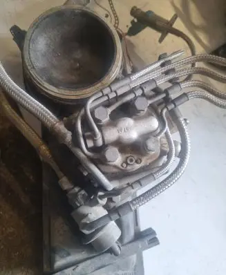Audi 80 90 B3 Fuel distributor 0438101005