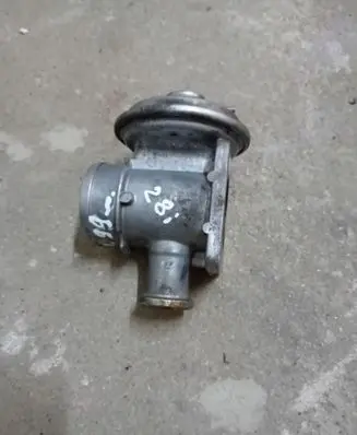 BMW 5 E39 Throttle valve 7785452
