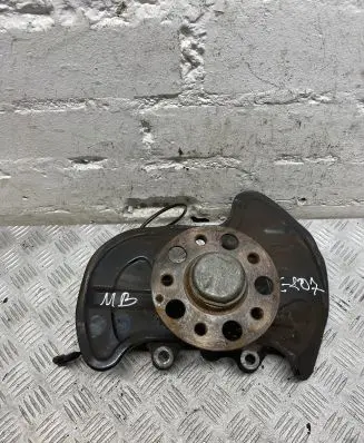 Mercedes-Benz E C207 W207 Front wheel hub