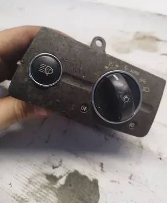 Mercedes-Benz E W211 Light switch 2115450404 04056050