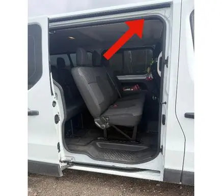 Opel Vivaro Sliding door rubber seal 