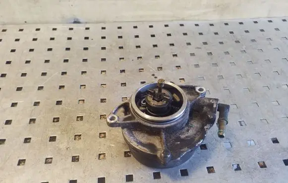 Audi A5 8T 8F Vacuum pump 057145100AF