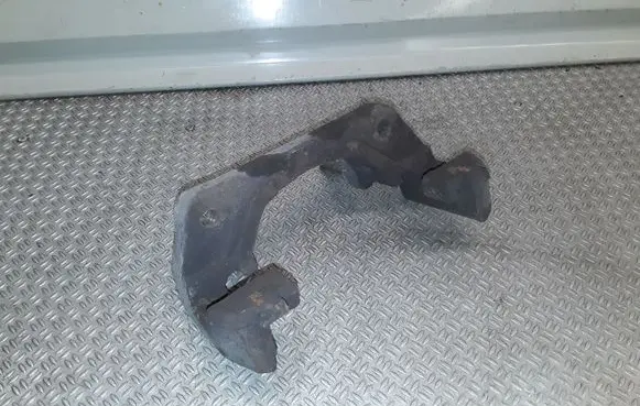 BMW 5 E60 E61 Front Brake Caliper Pad/Carrier 