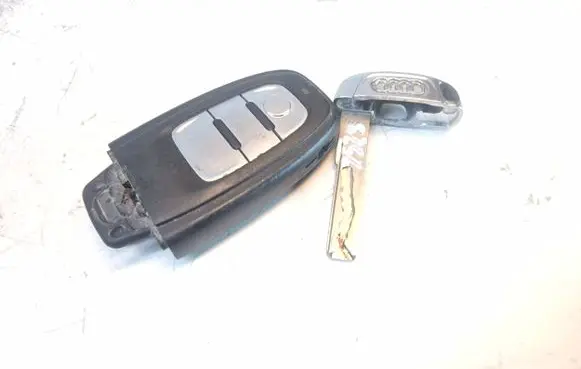 Audi A5 8T 8F Ignition key/card 8T0959754K