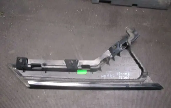 Ford Mondeo MK IV Foot area side trim 7571A254A43