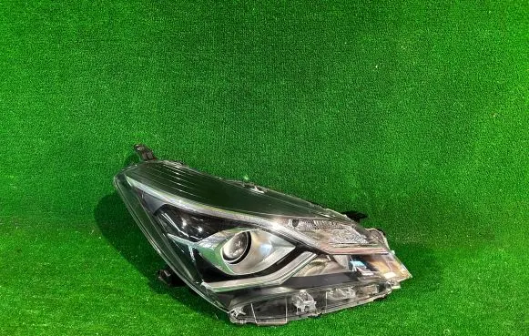 Toyota Yaris Headlight/headlamp