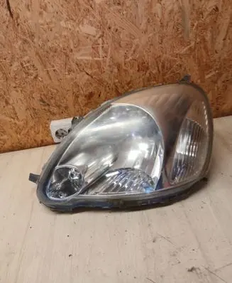 Toyota Yaris Headlight/headlamp