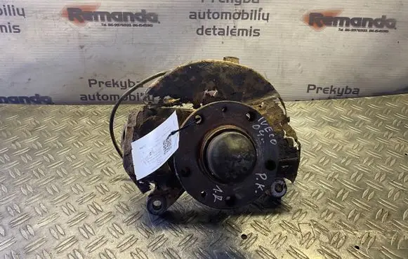 Iveco Daily 30.8 - 9 Front wheel hub