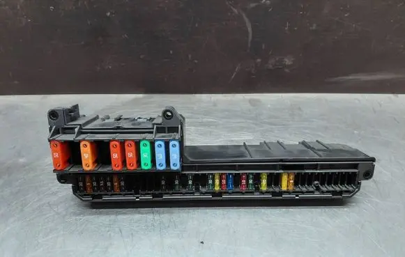 BMW 6 E63 E64 Fuse module 6957330 61146957330