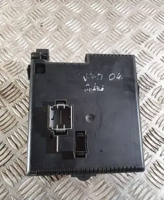 Volvo V70 Fuse module 30728512 28017881