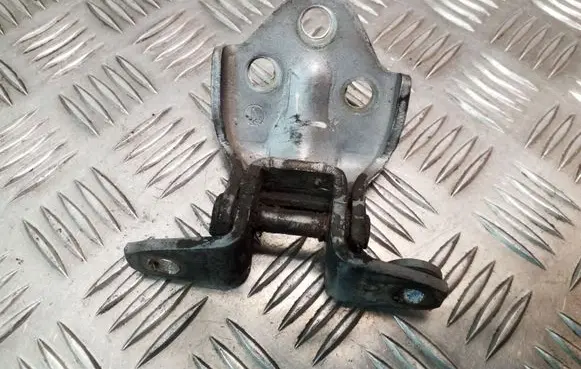 Mitsubishi Pajero Front door lower hinge 