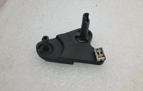 Audi A3 S3 8P Gear shift cable bracket 5K0711203 5K0711202
