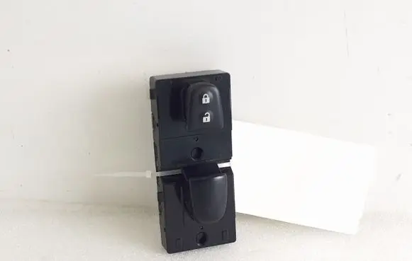 Nissan Qashqai Central locking switch button 