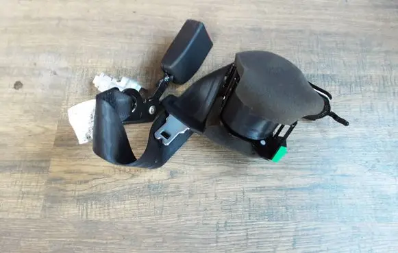 Mazda 6 Middle seatbelt (rear) 
