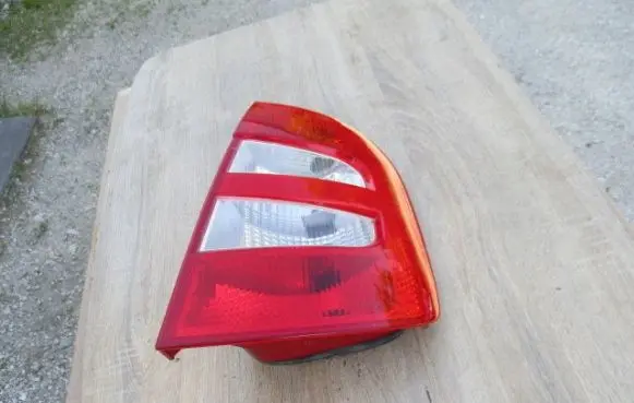 Skoda Fabia Mk1 (6Y) Rear/tail lights 6Y6945112B
