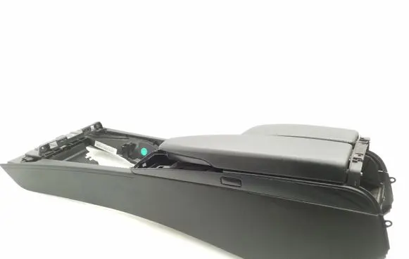 Mercedes-Benz C W204 Center console A2046800050 A204680