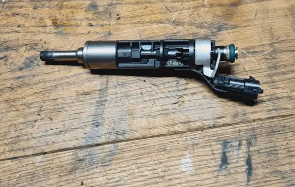 Fuel injector