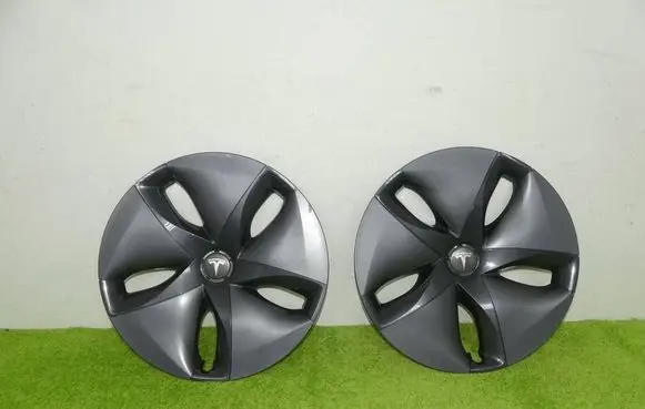 Tesla Model 3 R18 wheel hub/cap/trim 1044231-99-B