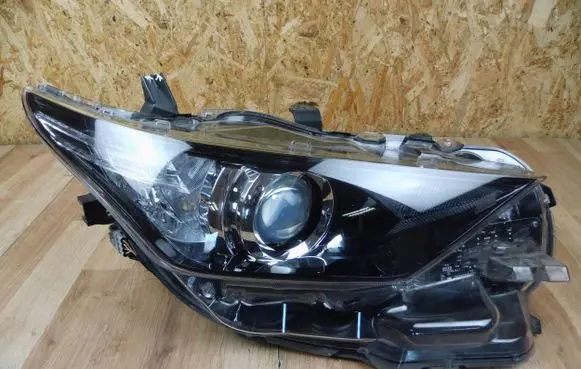 Toyota Auris E180 Headlight/headlamp 8111002K30