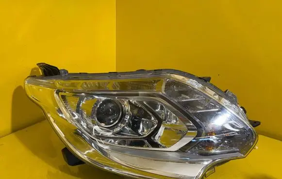Mitsubishi L200 Headlight/headlamp 8301C742HFG07DB