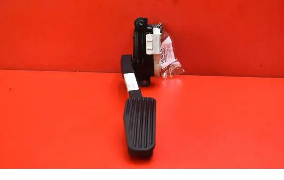 Volvo XC90 Accelerator throttle pedal 30683520