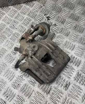 Opel Zafira A Rear brake caliper 