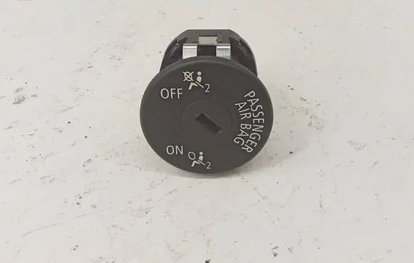 Passenger airbag on/off switch