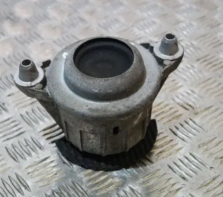 Mercedes-Benz C W204 Engine mount bracket A2042400117