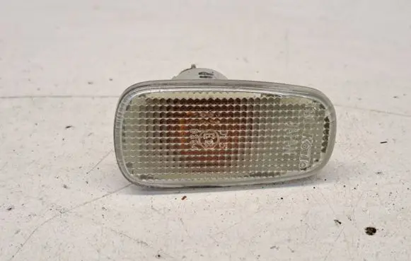 Toyota RAV 4 (XA40) Front fender indicator light 0294