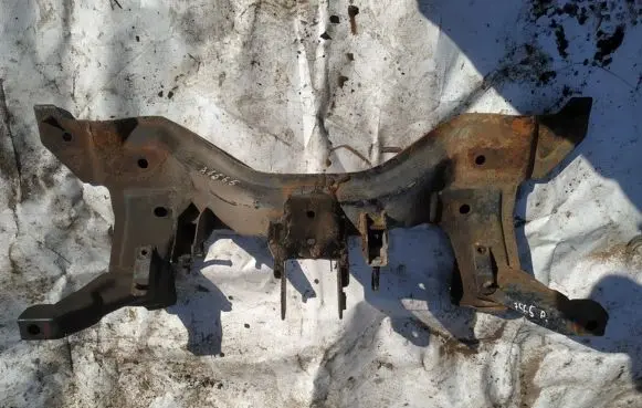 KIA Carens I Front subframe