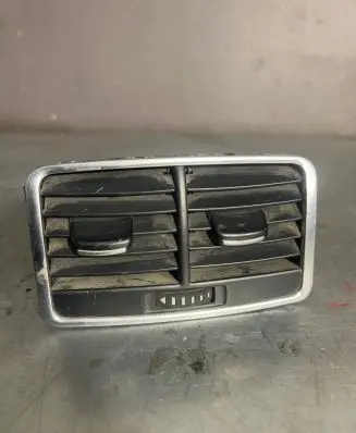 Rear air vent grill