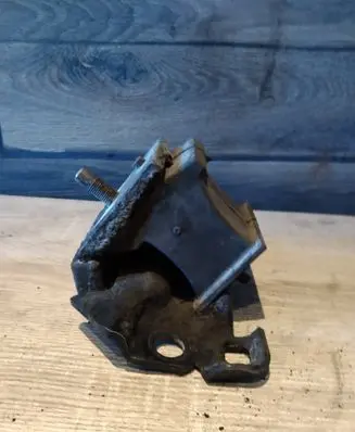 Nissan Navara D40 Engine mount bracket 11220 EB300