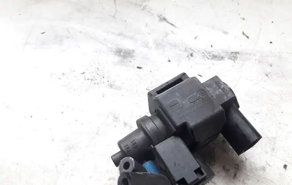 Audi A6 S6 C6 4F Vacuum valve 