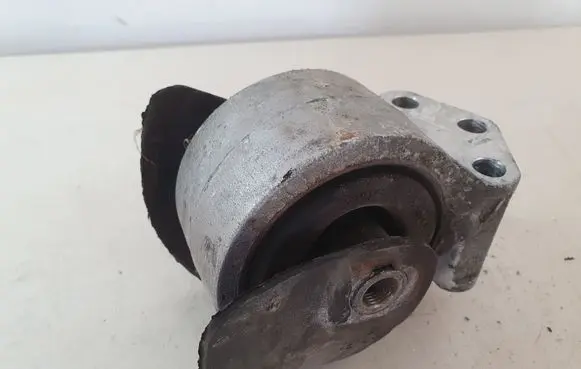 Volvo S40, V40 Engine mount bracket 30814380