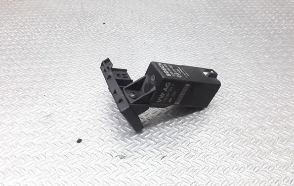 Volkswagen Touran I Glow plug pre-heat relay 038907281D