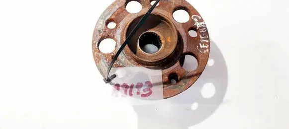 Mercedes-Benz C AMG W204 Rear wheel hub