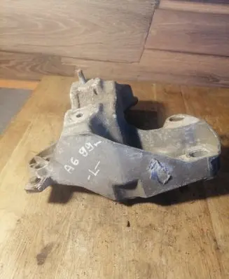 Audi A6 S6 C5 4B Engine mounting bracket